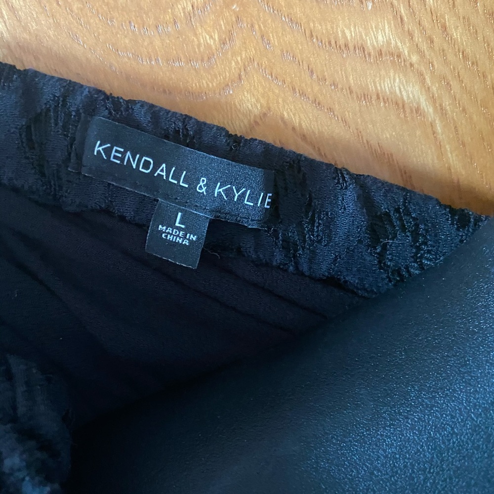 Kendall &Kylie off the shoulder blk lace top L - Picture 5 of 7